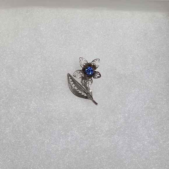 Source Unknown Jewelry - Vintage Silver Floral Brooch with Blue Rhinestone Center